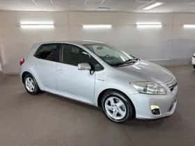 Toyota Auris (2011) thumbnail 3
