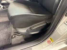 Toyota Auris (2011) thumbnail 23