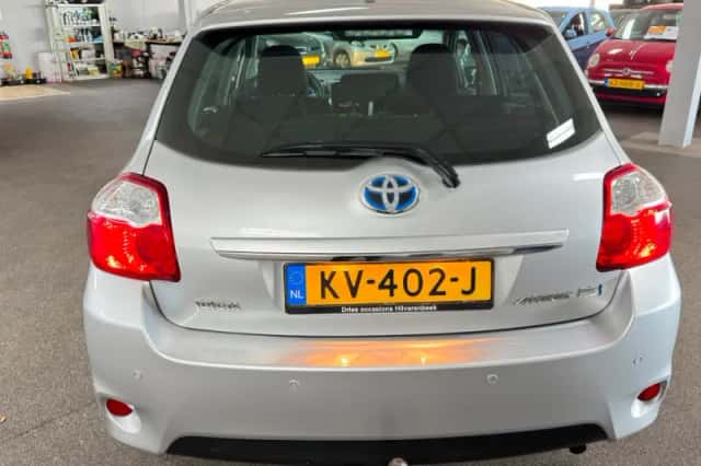 Toyota Auris (2011) thumbnail 6