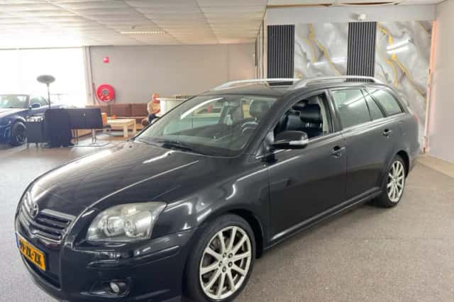 Toyota Avensis (2008) thumbnail 2
