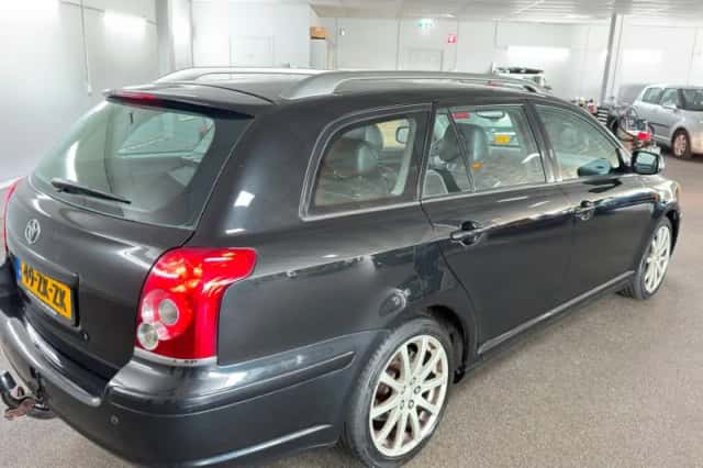 Toyota Avensis (2008) thumbnail 5