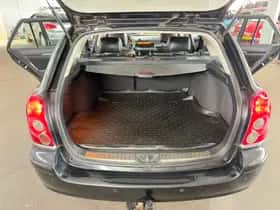 Toyota Avensis (2008) thumbnail 8