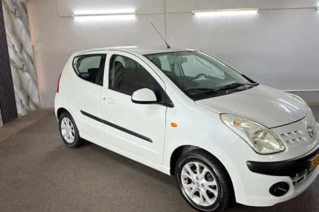 Nissan Pixo (2010) thumbnail 3