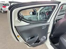 Nissan Pixo (2010) thumbnail 21