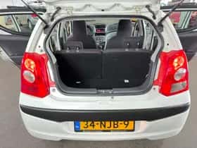 Nissan Pixo (2010) thumbnail 9