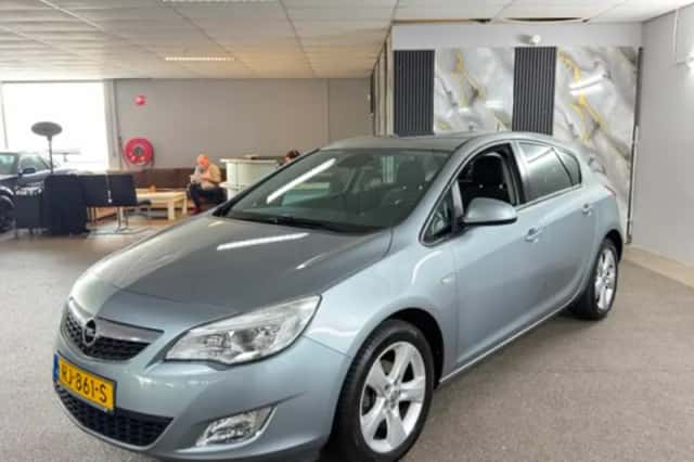 Opel Astra (2011) thumbnail 1