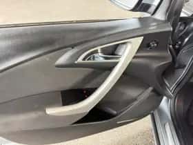 Opel Astra (2011) thumbnail 13