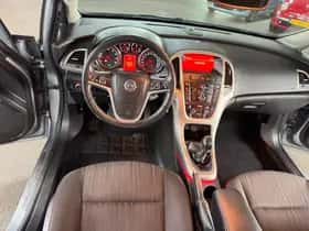 Opel Astra (2011) thumbnail 15