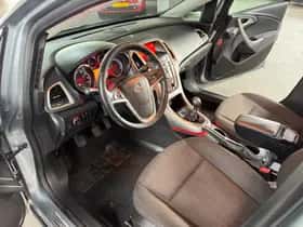 Opel Astra (2011) thumbnail 16