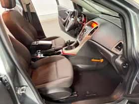 Opel Astra (2011) thumbnail 22