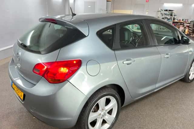 Opel Astra (2011) thumbnail 5
