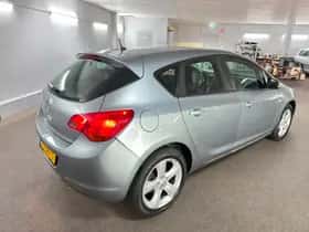 Opel Astra (2011) thumbnail 5