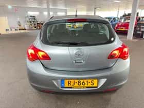 Opel Astra (2011) thumbnail 6