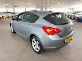 Opel Astra (2011) thumbnail 7
