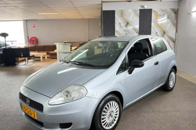 Fiat Grande Punto (2008) thumbnail 2