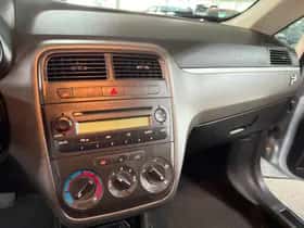 Fiat Grande Punto (2008) thumbnail 17