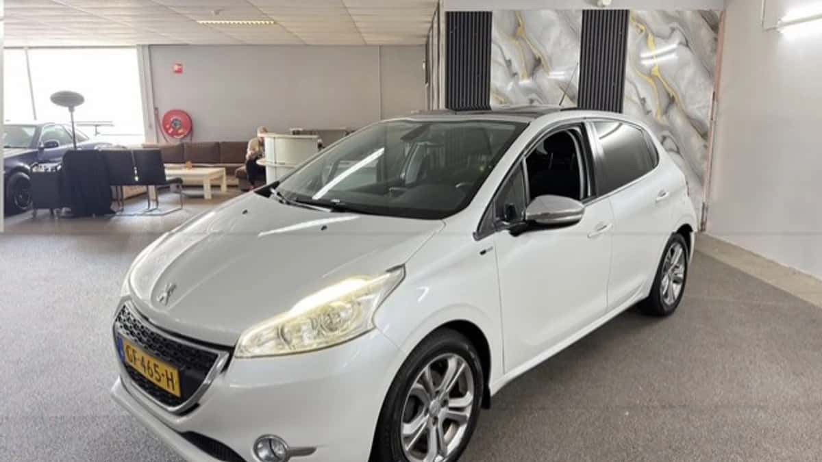 Peugeot 208 (2015) — foto 1