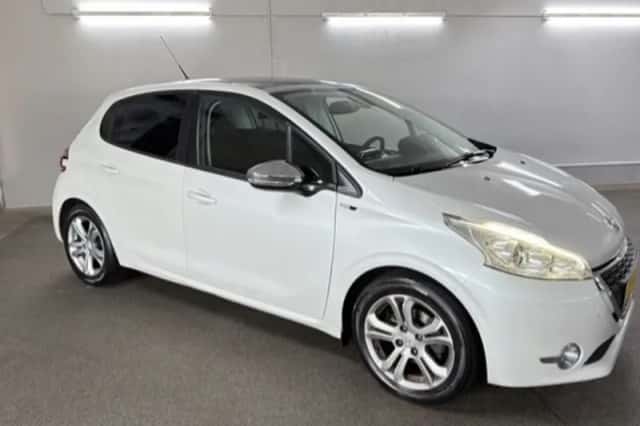 Peugeot 208 (2015) thumbnail 2