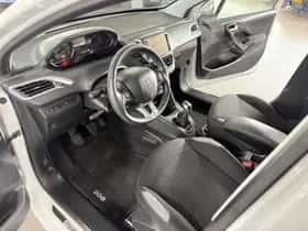 Peugeot 208 (2015) thumbnail 15