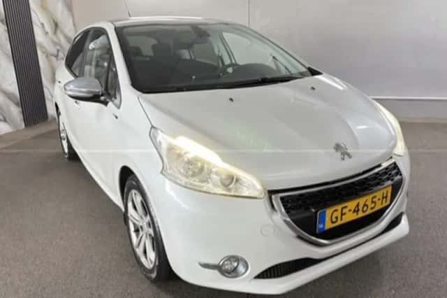 Peugeot 208 (2015) thumbnail 3