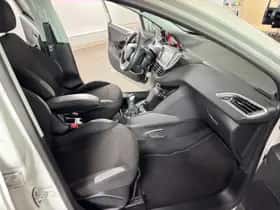 Peugeot 208 (2015) thumbnail 23