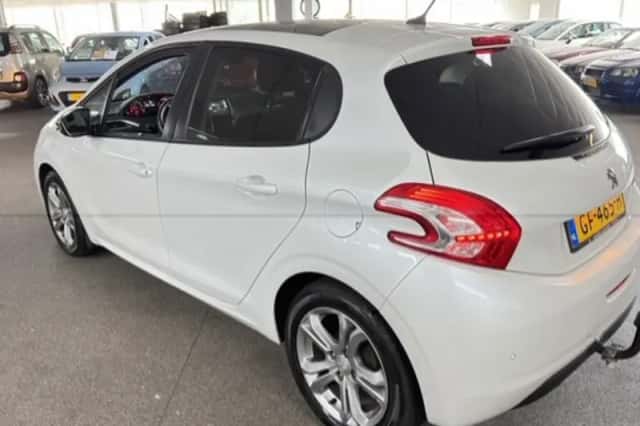 Peugeot 208 (2015) thumbnail 6