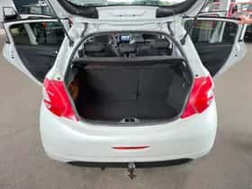 Peugeot 208 (2015) thumbnail 7