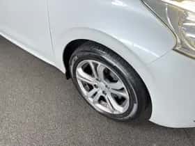 Peugeot 208 (2015) thumbnail 10