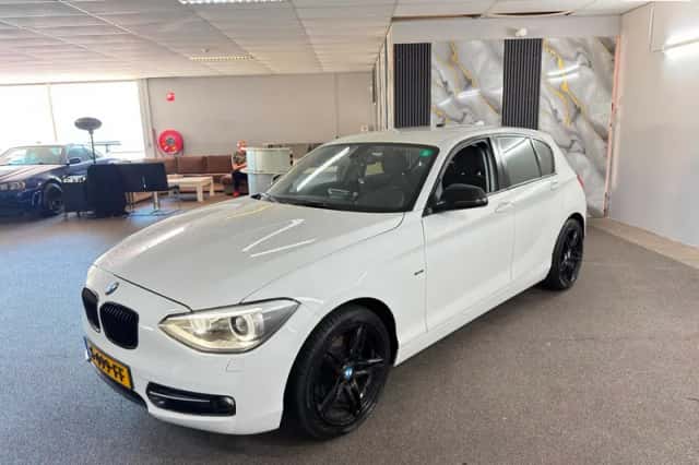 BMW 1-Serie (2011) thumbnail 2