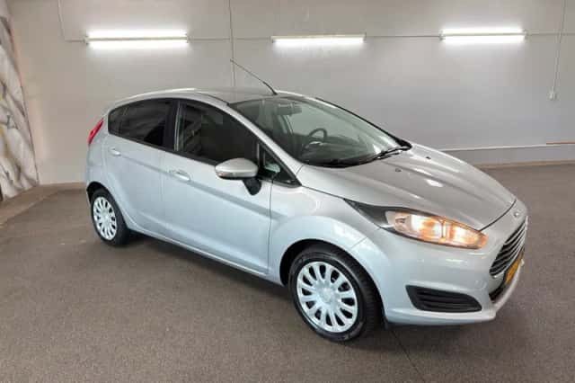 Ford Fiesta (2013) thumbnail 3