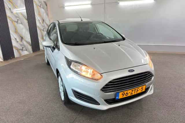 Ford Fiesta (2013) thumbnail 4