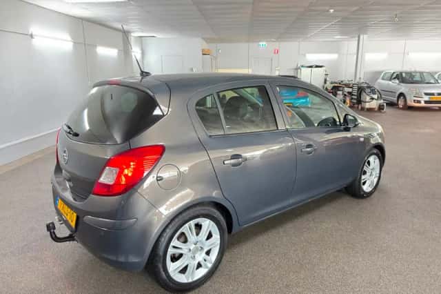Opel Corsa (2014) thumbnail 5