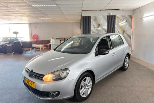 Volkswagen Golf (2009) thumbnail 2