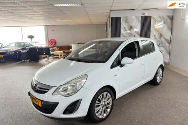 Opel Corsa (2012) thumbnail 2