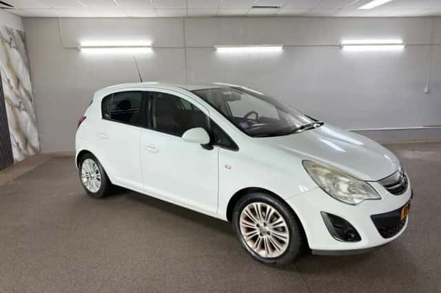 Opel Corsa (2012) thumbnail 3