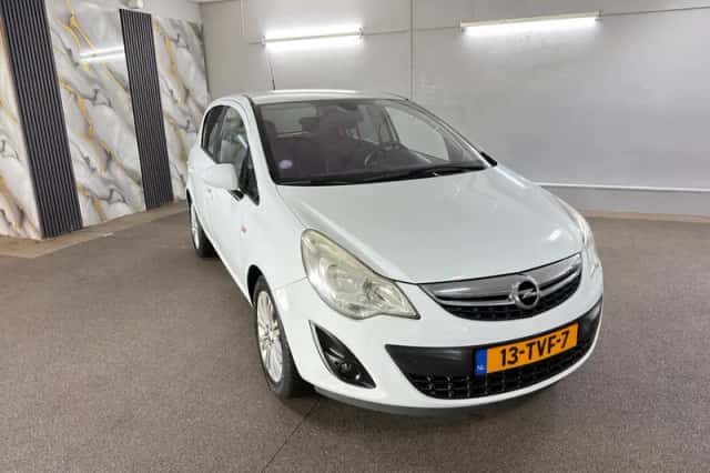 Opel Corsa (2012) thumbnail 4