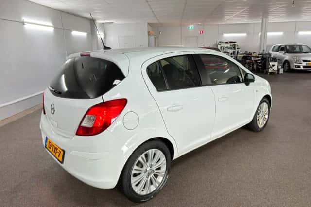 Opel Corsa (2012) thumbnail 5