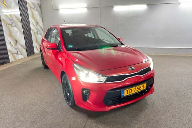 Kia Rio (2018) thumbnail 4
