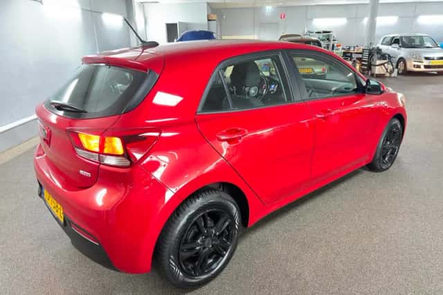 Kia Rio (2018) thumbnail 5