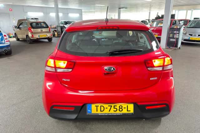 Kia Rio (2018) thumbnail 6