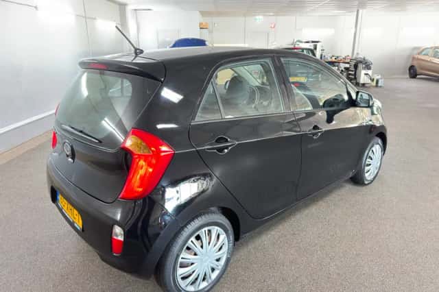 Kia Picanto (2012) thumbnail 5