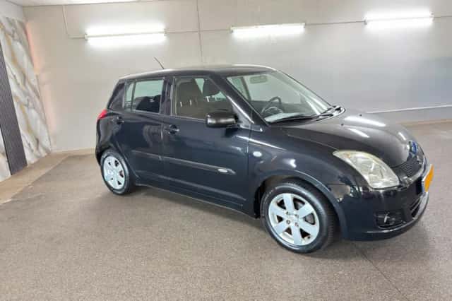 Suzuki Swift (2009) thumbnail 4