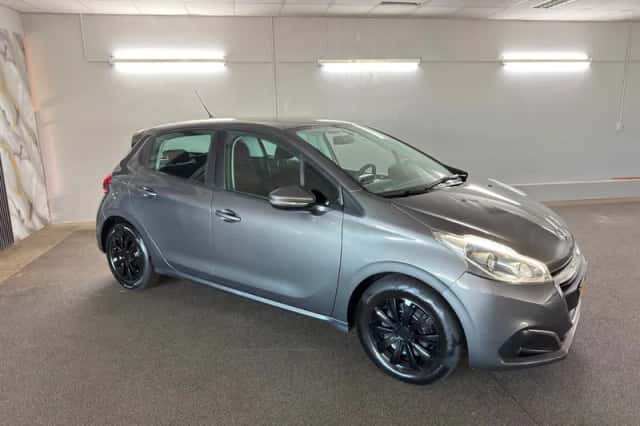 Peugeot 208 (2019) thumbnail 3