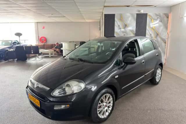 Fiat Punto (2010) thumbnail 1