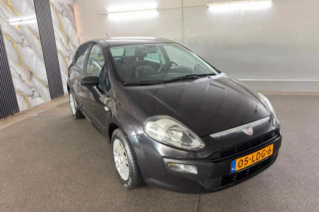 Fiat Punto (2010) thumbnail 3
