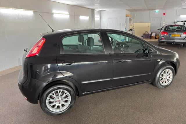 Fiat Punto (2010) thumbnail 4