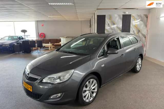 Opel Astra Sports Tourer (2012) thumbnail 1