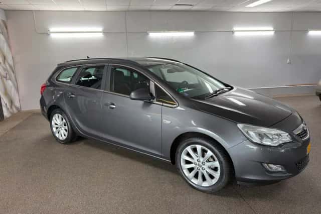 Opel Astra Sports Tourer (2012) thumbnail 3
