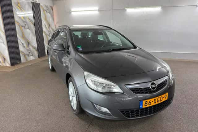 Opel Astra Sports Tourer (2012) thumbnail 4