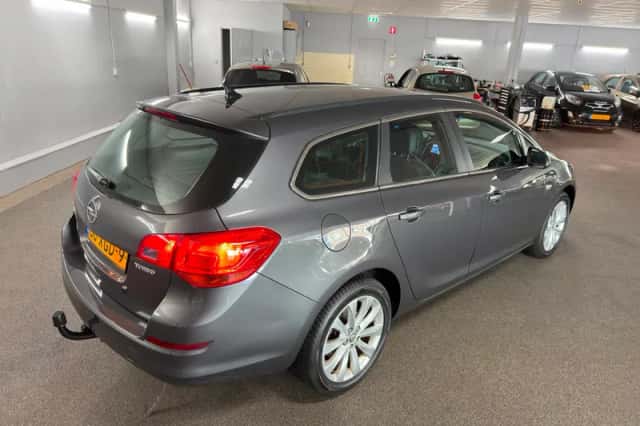 Opel Astra Sports Tourer (2012) thumbnail 5